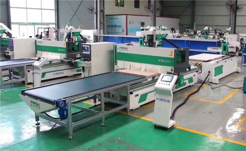 一個板式家具加工廠需要的數控開料機設備有哪些